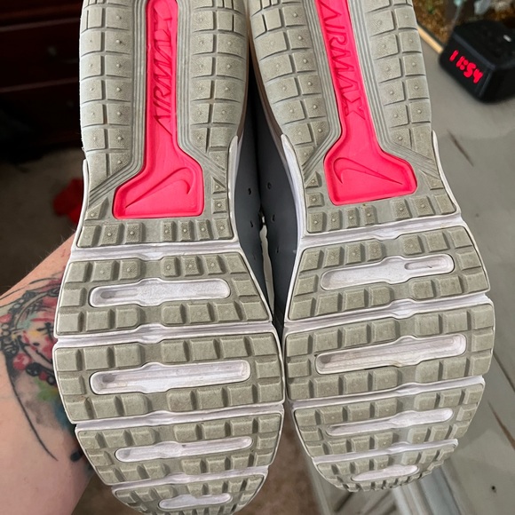 Women’s Nike air max - Picture 3 of 3
